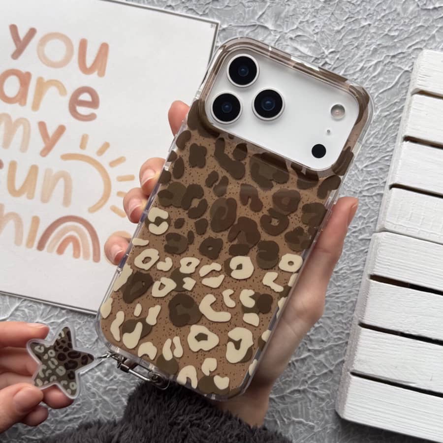 قاب طلقی پلنگی آیفون به همراه آویز